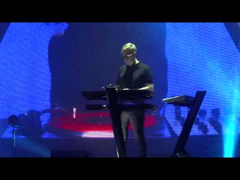 DEPECHE MODE - I Feel You - Andy Fletcher&#039;s moves! - O2 Arena, London, May 29, 2013