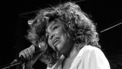 Das Foto zeigt Tina Turner bei einem Auftritt im Jahr 2009.