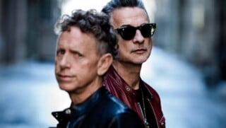 Das Foto zeigt Dave Gahan und Martin Gore von Depeche Mode.