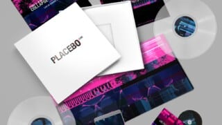 Das Foto zeigt den Inhalt des Boxsets "Live" von Placebo.