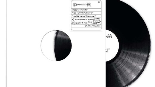 Das Bild zeigt ein Package-Foto von der Maxi-Single "My Cosmos Is Mine/Speak To Me" von Depeche Mode.